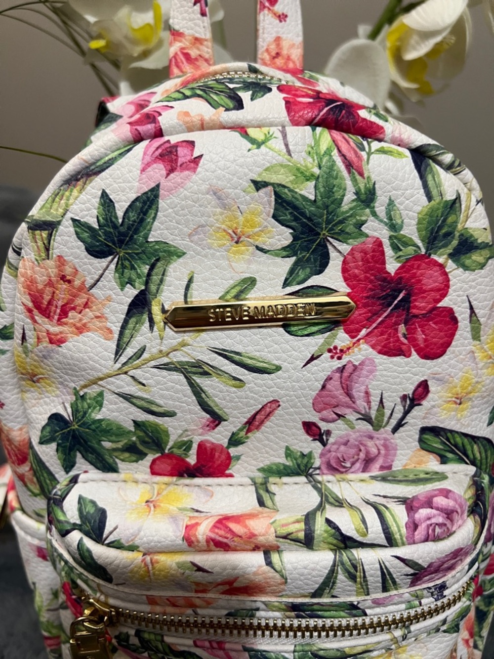 Steve Madden White Floral Mini Backpack EUC retail $59 - Picture 2 of 7